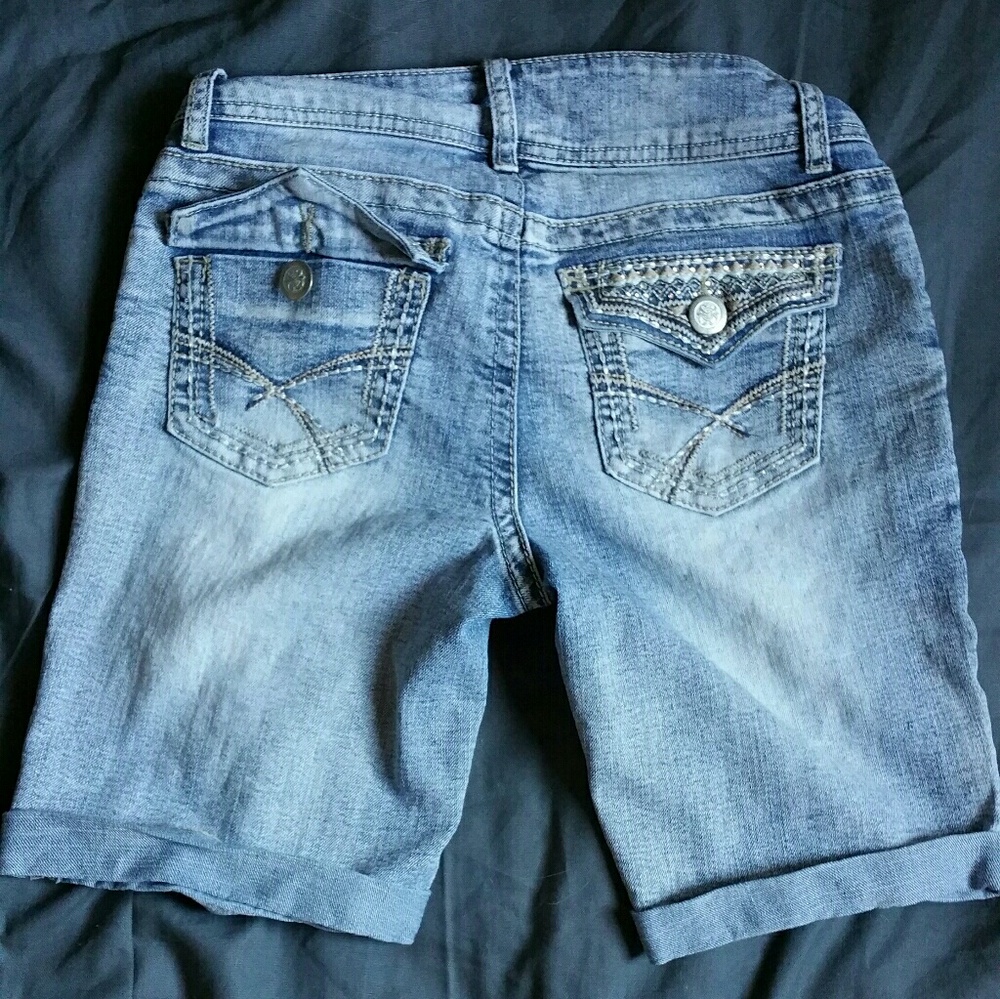 Shorts - Picture 3 of 3